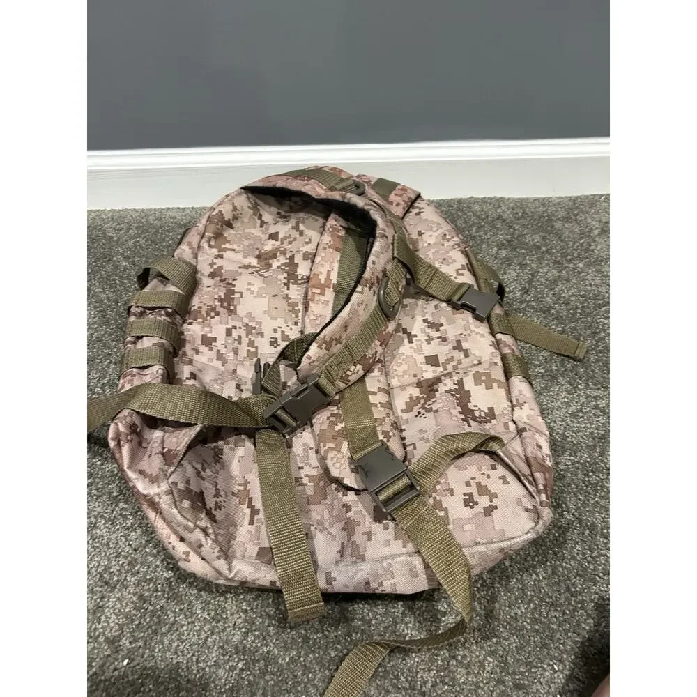 Vanguard‎ USMC Camo Zip Up Work Backpack (Read)